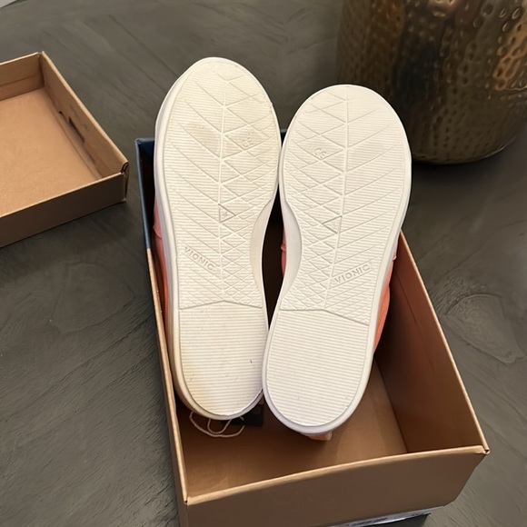 Women’s Vionic Marshall Canvas Slip On – Papaya (WIDE) - Picture 3 of 12